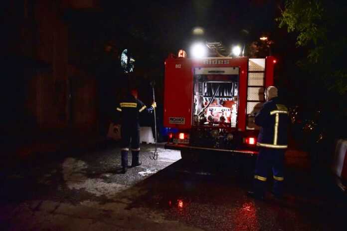 Στις φλόγες ένα διώροφο σπίτι στο Τσεπέλοβο και μια μονοκατοικία στο Καλπάκι