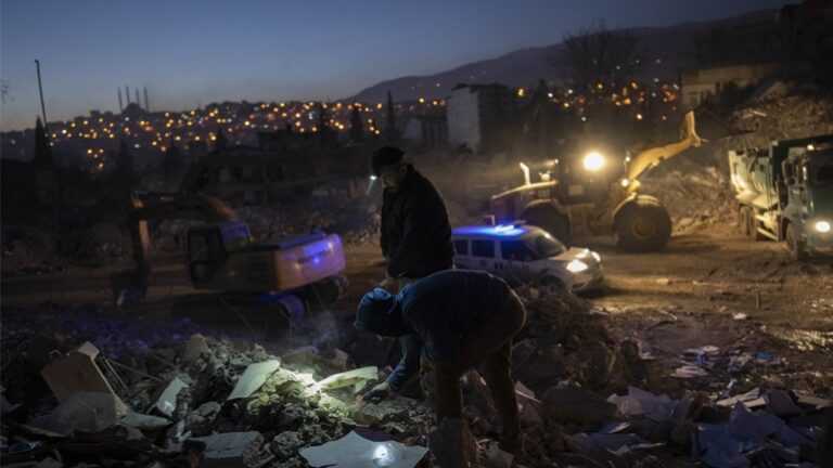 Τουλάχιστον έξι νεκροί και περισσότεροι από 300 τραυματίες από τους νέους σεισμούς στην Τουρκία
