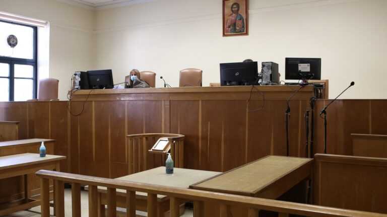 Μητέρα δικάζεται για τον θάνατο του μωρού της – Κατηγορείται ότι του έδινε να πιει αλκόολ