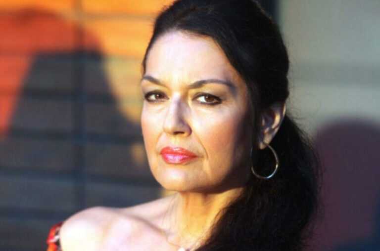 Ελένη Φιλίνη: «Είμαι ένας μοναχικός λύκος. Έδωσα πάρα πολλά στη δουλειά μου αλλά και στην προσωπική μου ζωή έδωσα την ψυχή μου»