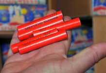 Άρτα: 6χρονο παιδί τραυματίστηκε από δυναμιτάκια – Πουλάνε ανεξέλεγκτα κροτίδες σε κάθε ηλικίας παιδιά, αδιαφορώντας αν τραυματιστούν