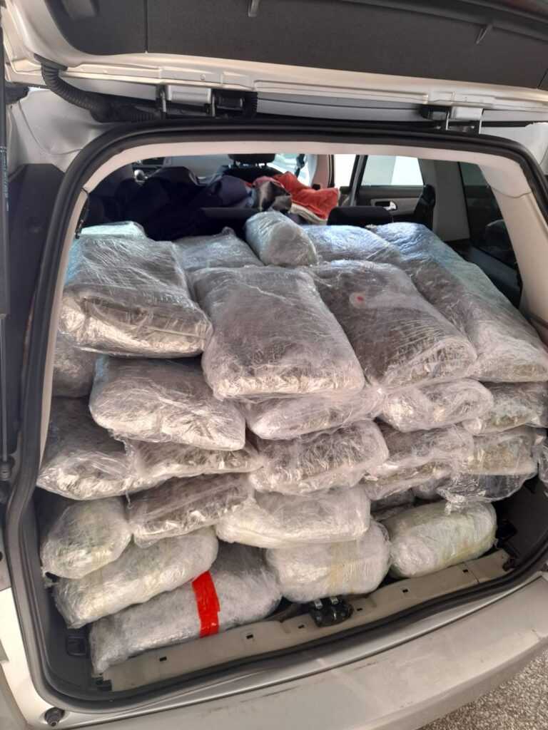 Συνελήφθη στην Θεσπρωτία να οδηγεί με πάνω από 125 κιλά ακατέργαστη κάνναβη.