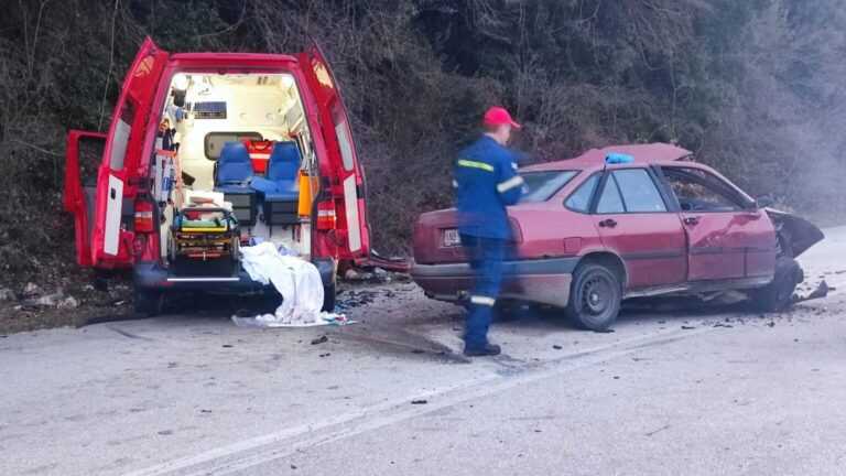 Τραγωδία στα Ιωάννινα: Δύο νεκροί και δύο τραυματίες σε μετωπική σύγκρουση ασθενοφόρου με αυτοκίνητο