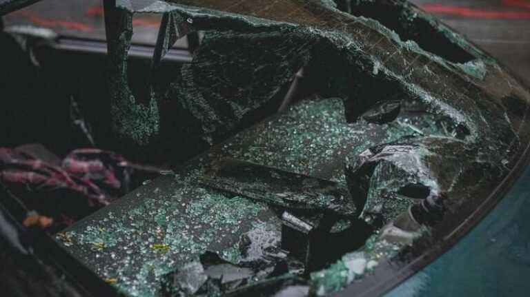 Τραγωδία στην άσφαλτο: 52χρονος καρφώθηκε σε τοίχο με το ΙΧ του και σκοτώθηκε