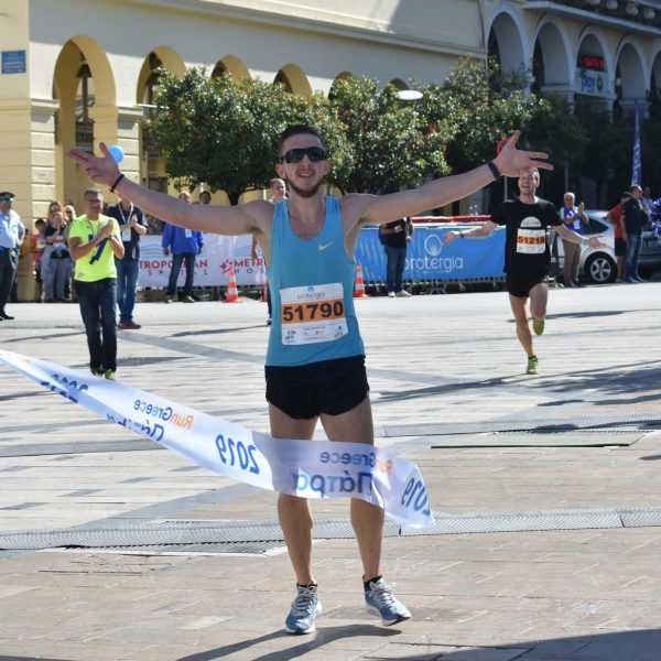 Πώς συνέβη το τροχαίο όπου σκοτώθηκε ακαριαία ο πρωταθλητής στίβου, Ντένις Γκιούρα