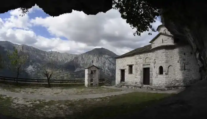 Παναγία Χρυσοσπηλαιώτισσα (Στον οικισμό των Γουριανών Άρτας)