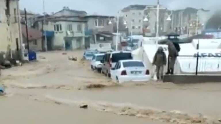 Τουρκία: 9 νεκροί από πλημμύρες στις σεισμόπληκτες περιοχές