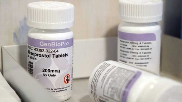 ΗΠΑ: Ο κυβερνήτης του Ουαϊόμινγκ υπέγραψε το νομοσχέδιο για την απαγόρευση των χαπιών άμβλωσης