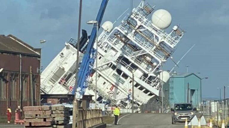 Εδιμβούργο: Σκάφος του συνιδρυτή της Microsoft Πολ Άλεν πήρε κλίση – Πληροφορίες για τραυματίες και αγνοούμενους