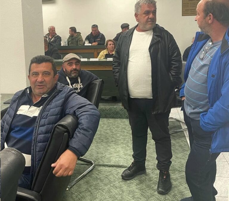 Δίπλα στους αγρότες της περιοχής του Φαναρίου ο υποψήφιος βουλευτής ΠΑΣΟΚ Γιώργος Δημητρίου