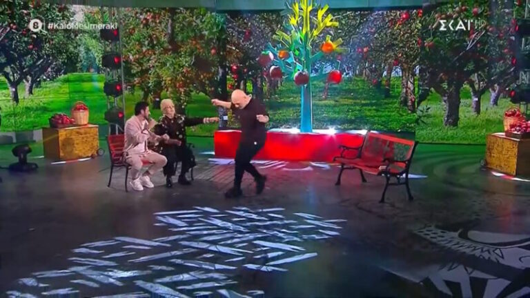 Στέλλα Σολωμίδου: Η στιγμή που τραγουδάει Σωτηρία Μπέλλου και ο Νίκος Μουτσινάς ρίχνει μια… γυροβολιά!