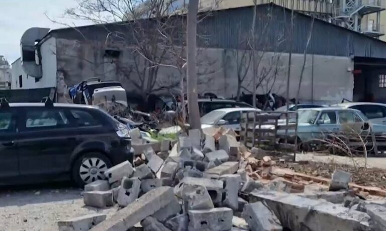 Δυνατός αέρας παρέσυρε στέγαστρο και σκότωσε ηλικιωμένη