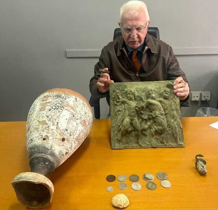 Ο Γιώργος Τσούκαλης εντόπισε 14 αρχαιότητες ανυπολόγιστης αξίας που ήταν κρυμμένες στα Γιάννενα