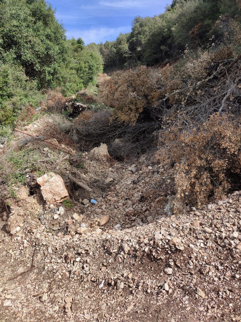 Μεγάλη κατολίσθηση στο Ζερβό της Τ.Κ Γαλατά Δήμου Ζηρού