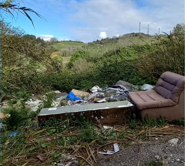 Ασυνείδητοι πολίτες δημιουργούν παράνομη χωματερή στο χωριό Νικόπολη