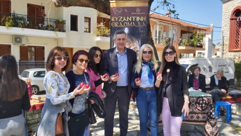 Βυζαντινή Άρτα: Αναβίωση του εθίμου του βαψίματος των αυγών, στην πλατεία του Αγίου Νικολάου