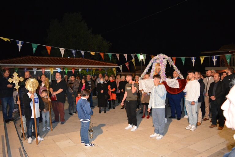 Μέσα σε κλίμα χαράς και κατάνυξης τελέστηκε πανηγυρικός εσπερινός στον ιερό ναό Αγίου Θωμά Πρέβεζας.