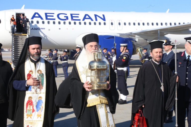 Ιωάννινα: Με έκτακτη πτήση απόγευμα του Μεγάλου Σαββάτου το Άγιο Φως