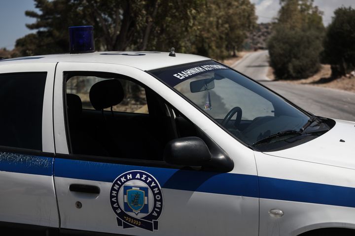 Θεσπρωτία: Παρίστανε υπάλληλο της Δ.Ε.Η. σε υπερήλικα και του έκλεψε χρήματα, χρυσαφικά και βιβλιάρια τραπεζών