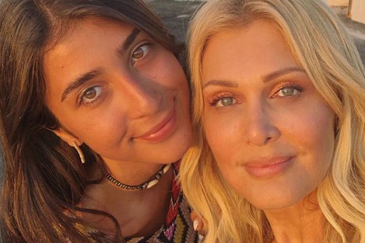 Χριστιάνα Μπέτα: «Συζητάμε με τη μαμά μου τα ερωτικά μας. Έχει τύχει να της πω ότι κάποιος δεν κάνει για εκείνη»