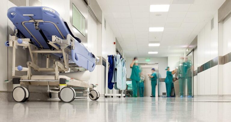 ΕΣΥ: o εφιάλτης συνεχίζεται σε εφημερίες και επείγοντα – Ξεχείλισε η οργή των νοσοκομειακών: «Κάποια στιγμή θα καταρρεύσουμε»