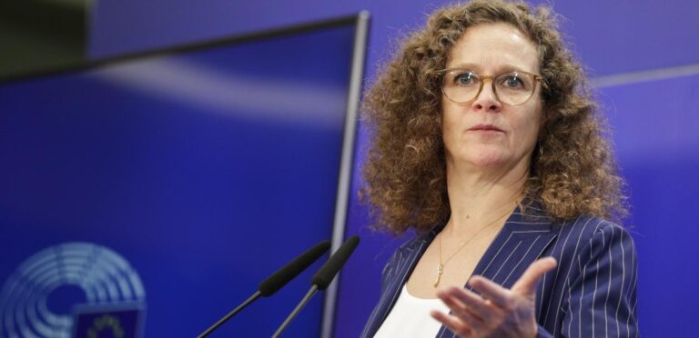 Εξηγήσεις για την εμπλοκή της κυβέρνησης Μητσοτάκη στην εξαγωγή του Predator στο Σουδάν ζητά η Σόφι Ιντ Βελντ