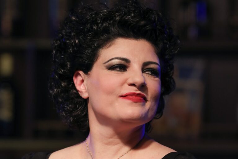 Τάνια Τρύπη (για το Super Mammy): «Υπήρχαν πολύ χειρότερα στο αγγλικό κείμενο που δεν τα έβαλε επίτηδες ο Μάρκος, πολλή χυδαιότητα»