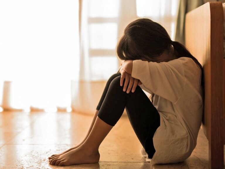 Φρίκη προκαλεί η καταγγελία ενός 13χρονου κοριτσιού – Την βίαζε ο 49χρονος σύντροφος της μητέρας της