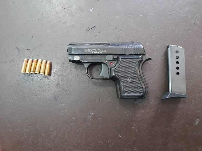 Συνελήφθησαν δύο άτομα σε χωριό της Πρέβεζας με πιστόλι διαμετρήματος 8mm, με γεμιστήρα και φυσίγγια