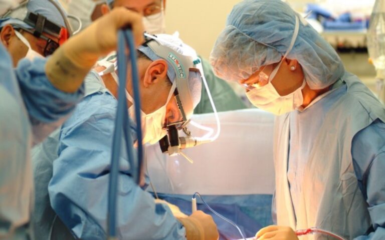 Ιωάννινα: Με επιτυχία μεταμόσχευση νεφρού από τον 59χρονο πατέρα στον 30χρονο γιό του