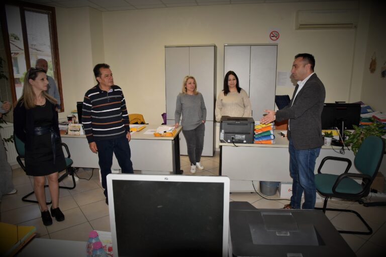 Επίσκεψη του υποψήφιου βουλευτή της ΝΔ Ντίνου Παπαδημητρίου στη ΔΥΠΑ (πρώην ΟΑΕΔ)