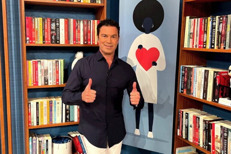 Μάριος Φραγκούλης: «Η θεία μου, Ρένα Βλαχοπούλου, μου είπε “Από εμένα δεν θα πάρεις λεφτά αλλά σπίτι και φροντίδα”. Αυτό έγραψε μέσα μου!»