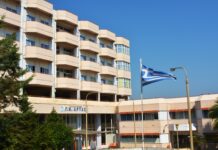 Δεν έχει τέλος ο θρήνος στην Άρτα: Κατέρρευσε ο πατέρας του μωρού – Μεταφέρθηκε εσπευσμένα στην ψυχιατρική του νοσοκομείου