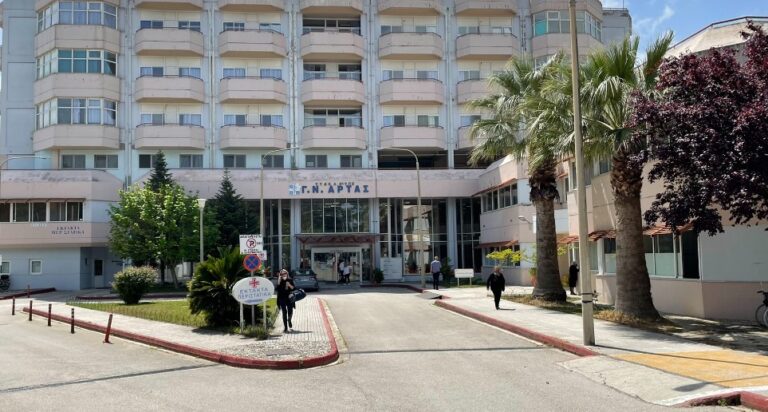 Δεν την χωράει ανθρώπινος νους στην Άρτα: Γονιός ξέχασε το παιδί του στο αυτοκίνητο και πέθανε αβοήθητο