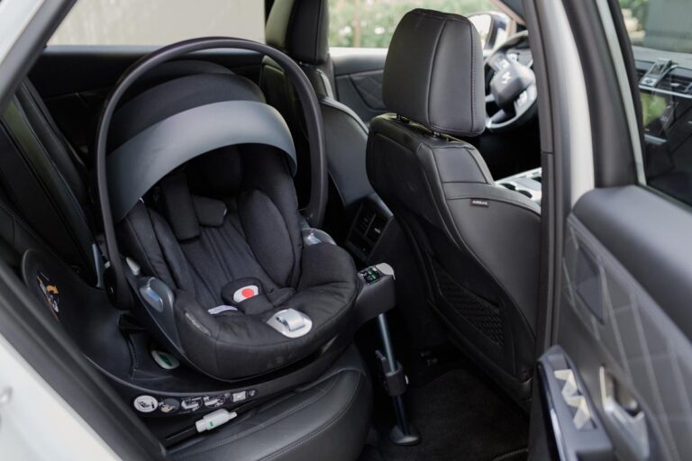 Παρ’ ολίγον νέα τραγωδία: Ζευγάρι Δανών τουριστών από τη Δανία άφησε κλειδωμένο στο αυτοκίνητο βρέφος ενός έτους