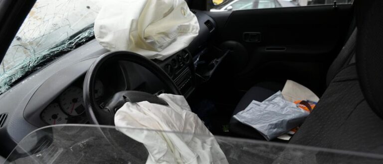 52χρονος άνδρα σκοτώθηκε σε τροχαίο – Το όχημα που οδηγούσε προσέκρουσε σε στύλο φωτισμού