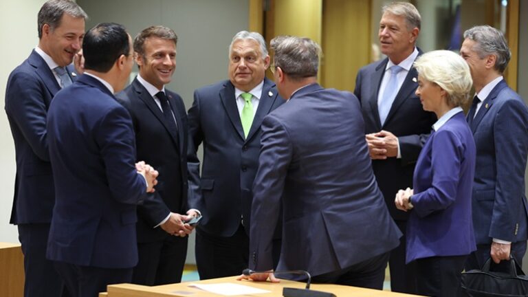 Σύνοδος Κορυφής: «Η EE θα συνεχίσει να παρέχει ισχυρή οικονομική, ανθρωπιστική, στρατιωτική και διπλωματική υποστήριξη στην Ουκρανία»