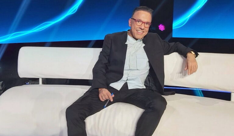 Ποσειδώνας Γιαννόπουλος: «Γενικά, αυτό με την καρδούλα σταματήστε το, είναι γελοίο. Σταματήστε το όλοι! Από τη Ζήνα Κουτσελίνη μέχρι τη Ζωή Κωνσταντοπούλου, είναι γελοίο»