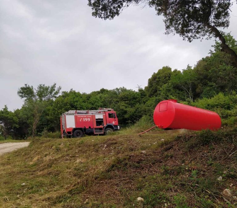 Εγκατάσταση υδατοδεξαμενής πυρόσβεσης από τον Δήμο Πάργας στην Άνω Σκαφιδωτή