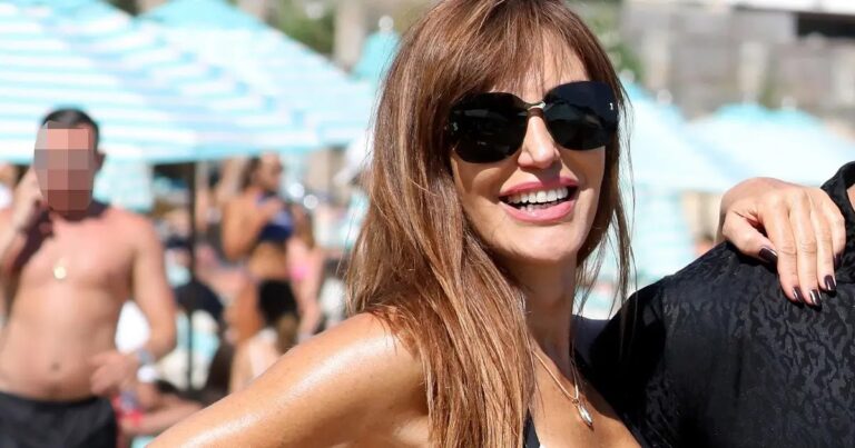 Βίκυ Χατζηβασιλείου – Φοράει μπικίνι και τα διαλύει όλα…