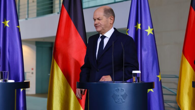 Γερμανία – Σολτς για την «τρύπα» €60 δισ. στον προϋπολογισμό: «Το κράτος θα εκπληρώσει τις υποχρεώσεις του»