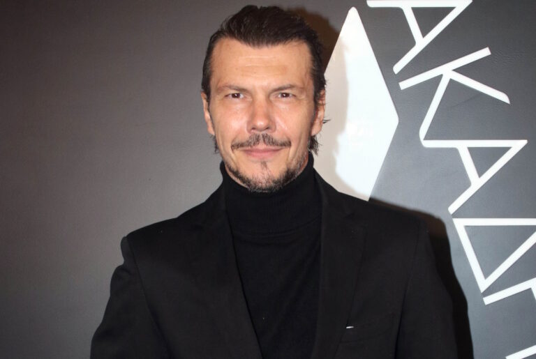 Ιωάννης Παπαζήσης: «Μεγαλώνω για να γίνω χαζός»