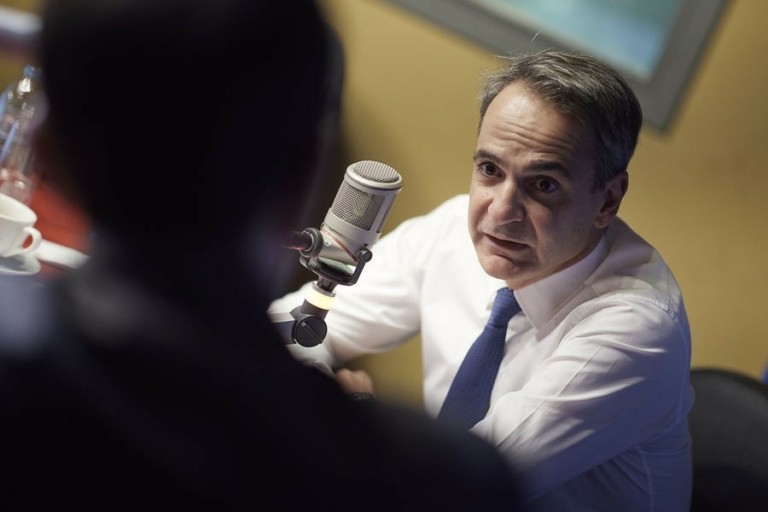 Ο Μητσοτάκης φορολογεί τους «μικρούς» ελεύθερους επιχειρηματίες για να μην ελέγξει τους «μεγάλους» και ψηφοφόρους της ΝΔ