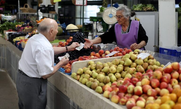 Πήραν «φωτιά» οι τιμές λαχανικών και φρούτων – Από 85% έως 115% πάνω