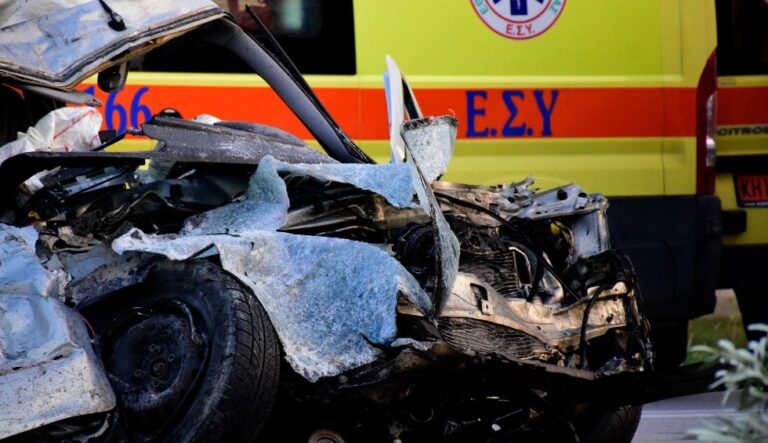 Θρήνος στα Ιωάννινα: 20χρονος σκοτώθηκε σε τροχαίο – Καρφώθηκε σε δέντρο με το αυτοκίνητο που οδηγούσε