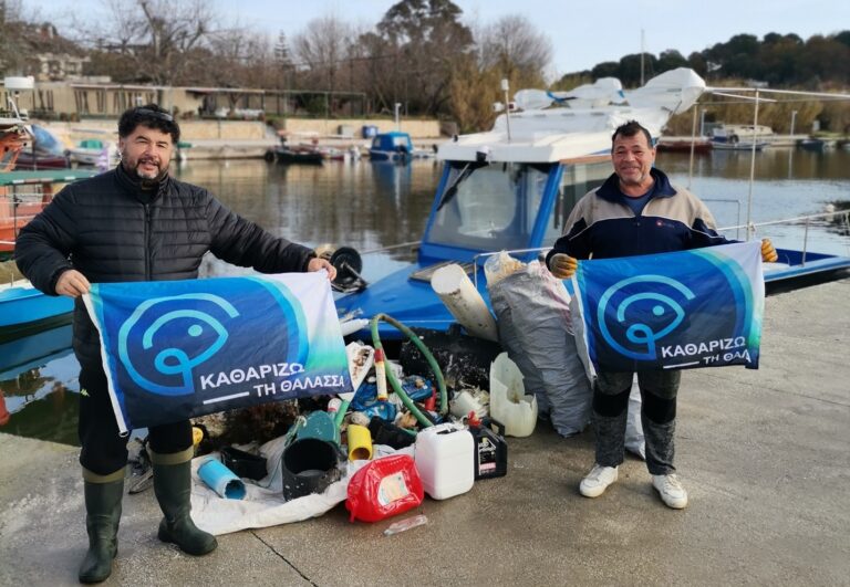 Για μια ακόμη φορά οι αλιείς της Πρέβεζας καθάρισαν τον Αμβρακικό Κόλπο