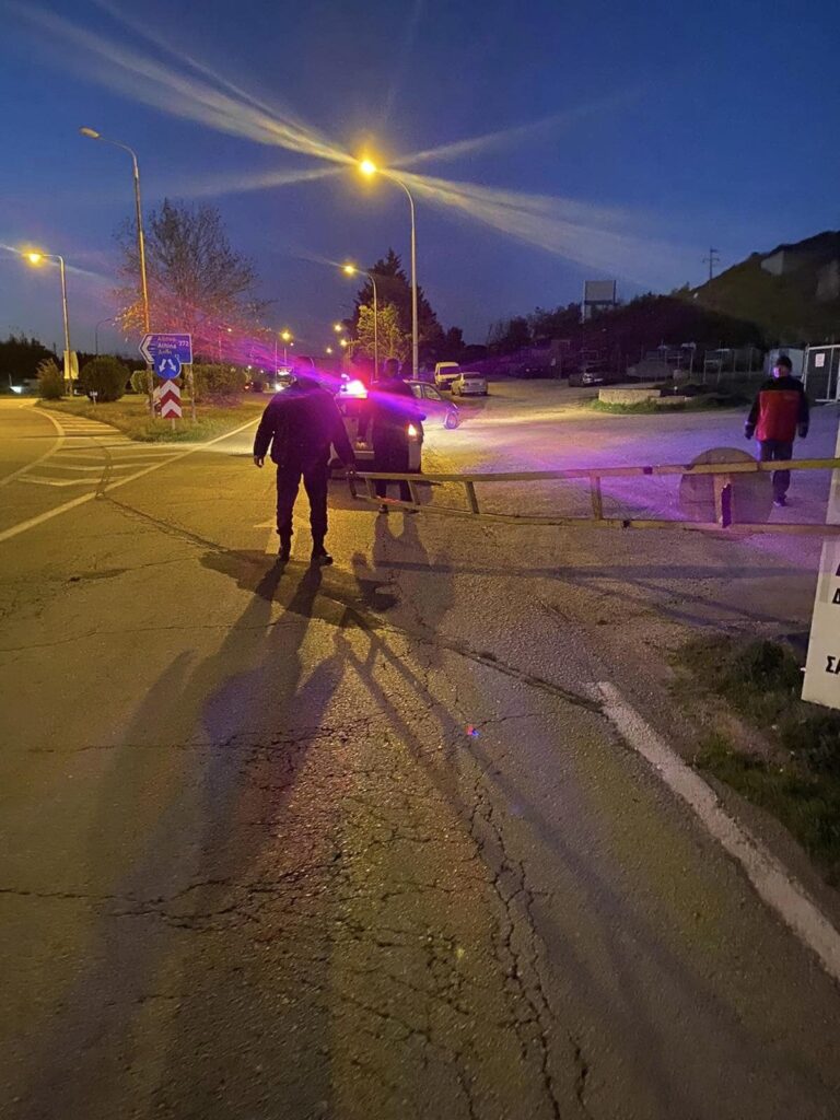 Τροχαίο ατύχημα στην Γέφυρα Καλογήρου: Σιδερένια μη ασφαλισμένη μπάρα έπεσε σε παρμπρίζ αυτοκινήτου