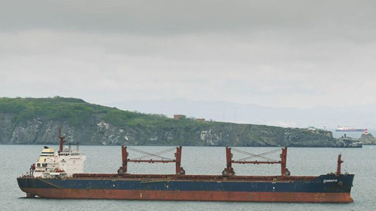 Ερυθρά Θάλασσα: Χτύπησαν με πύραυλο ελληνόκτητο πλοίο – Δεν υπάρχουν τραυματίες – Στο πλήρωμα δεν υπάρχει Έλληνας