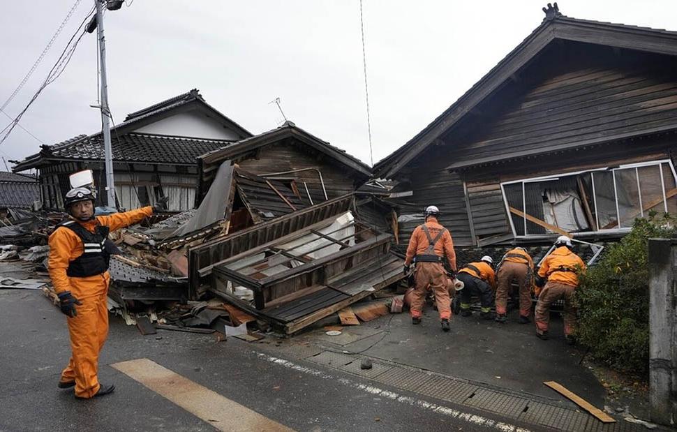 Σεισμός Ιαπωνία: Αυξάνεται ο αριθμός των νεκρών – Τα σωστικά συνεργεία δίνουν μάχη με τον χρόνο και κάτω από δύσκολες συνθήκες
