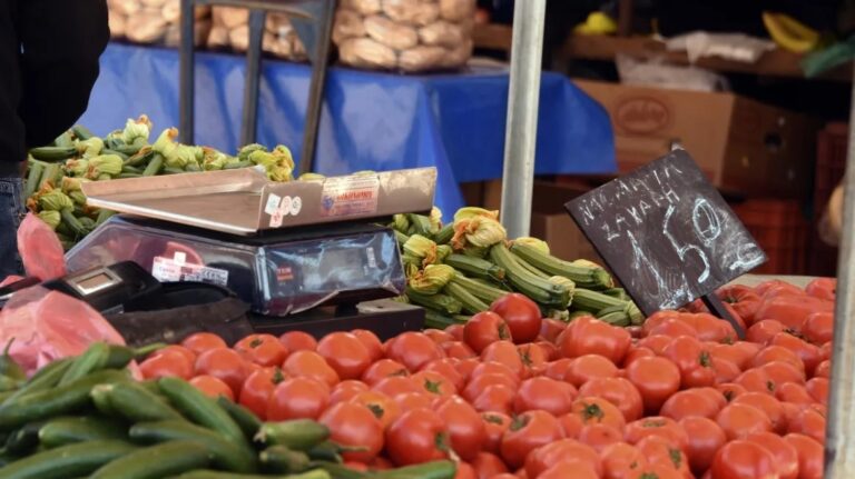 Υποχρεωτικά POS σε λαϊκές, περίπτερα, ταξί και πανηγύρια – Μπαίνει IRIS σε όλη την αγορά